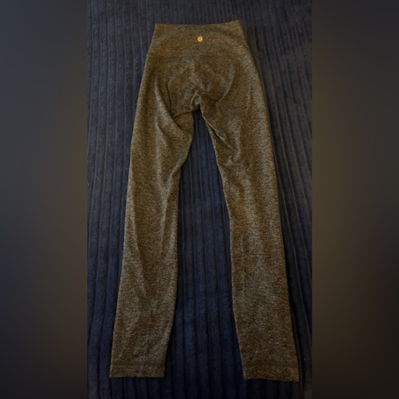 Lululemon gray leggings 25’ inch - Picture 3 of 3